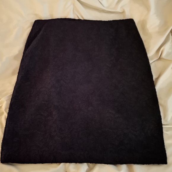 Liz Claiborne Women's Black Knee-Length Lace Overlay Pencil Skirt - Picture 3 of 6